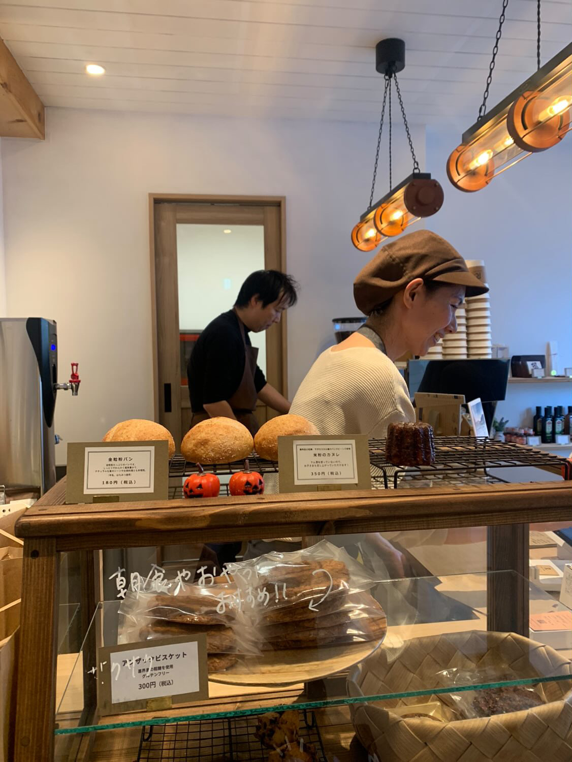 西小山 グルテンフリー焼き菓子とコーヒーのカフェ R.smile(アールドットスマイル)店主の様子